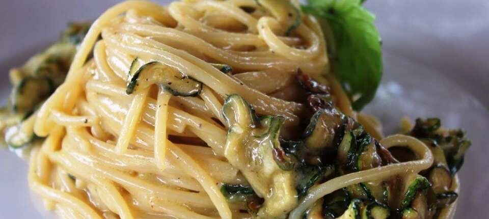 spaghetti with zucchine are in fact vegan