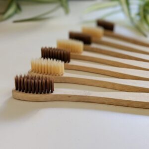 cepillos de dientes de bambú